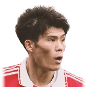 富安健洋 player face